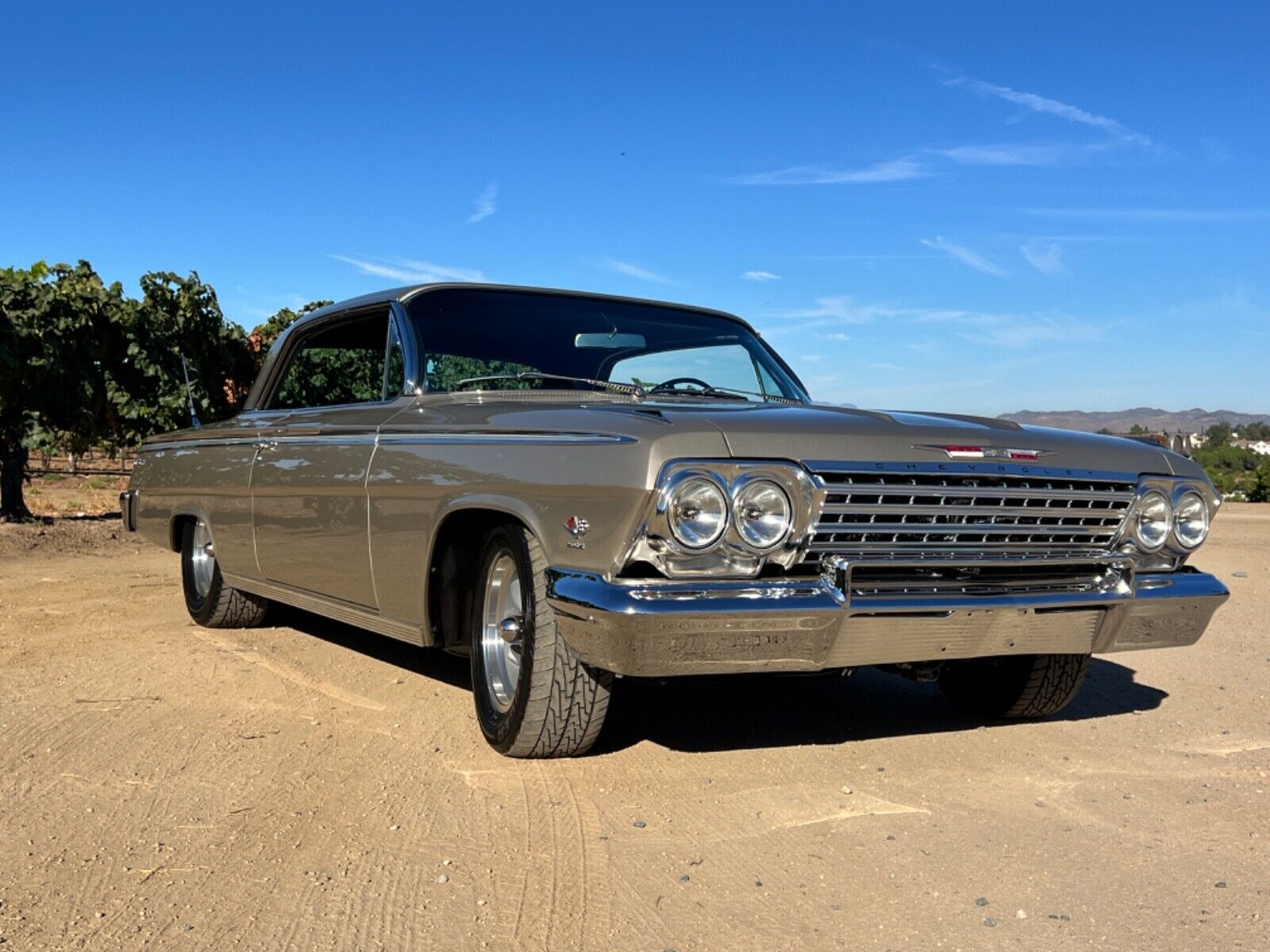 Chevrolet-Impala-Coupe-1962-1