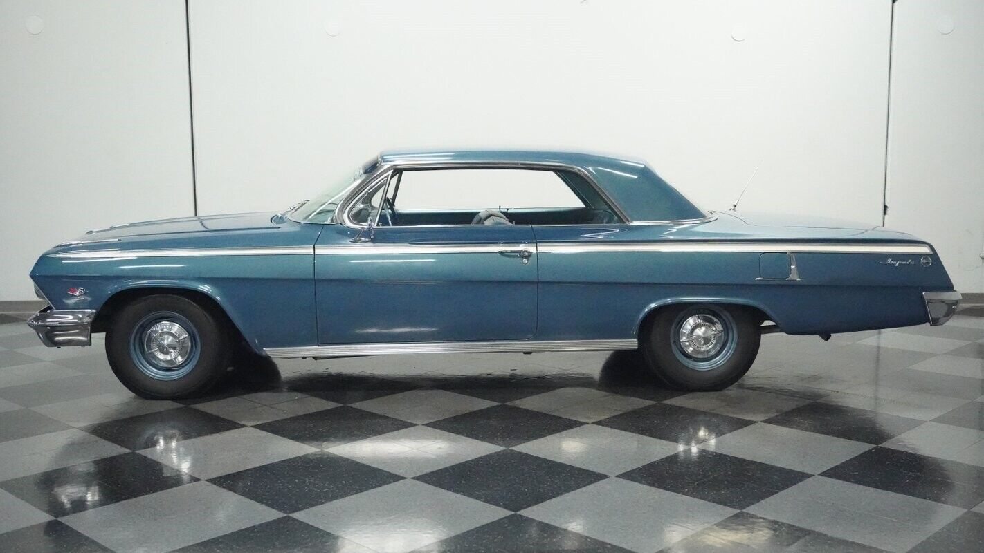 Chevrolet-Impala-Coupe-1962-2