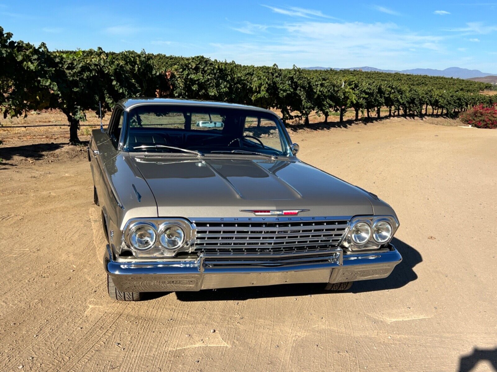 Chevrolet-Impala-Coupe-1962-2