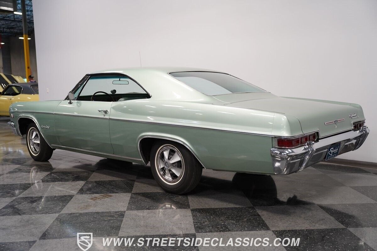 Chevrolet-Impala-Coupe-1966-8