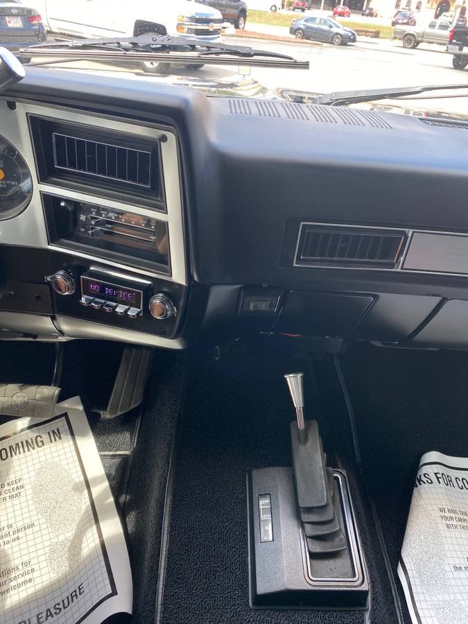 Chevrolet-K5-blazer-1985-18