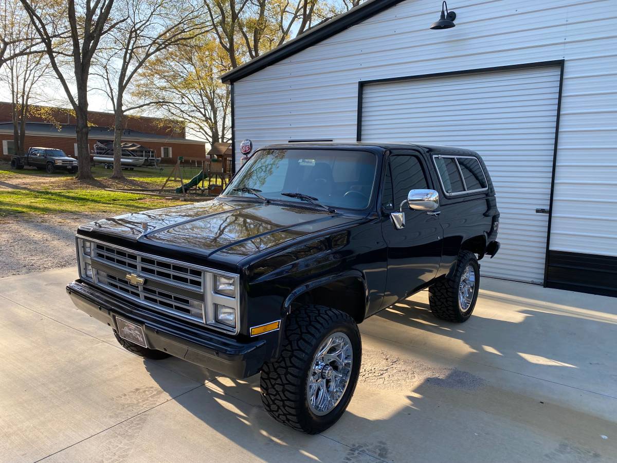 Chevrolet-K5-blazer-1985-3