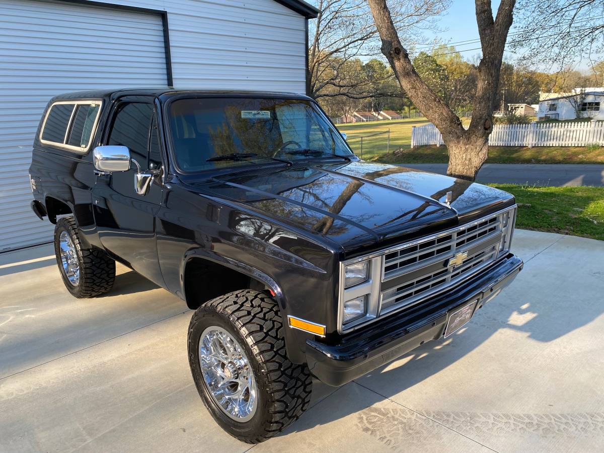 Chevrolet-K5-blazer-1985-8