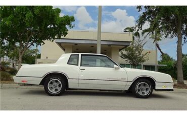 Chevrolet-Monte-Carlo-1986-2