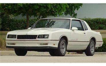 Chevrolet-Monte-Carlo-1986-3