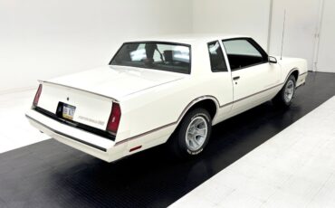 Chevrolet-Monte-Carlo-1986-4