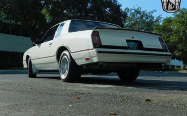 Chevrolet-Monte-Carlo-1986-4