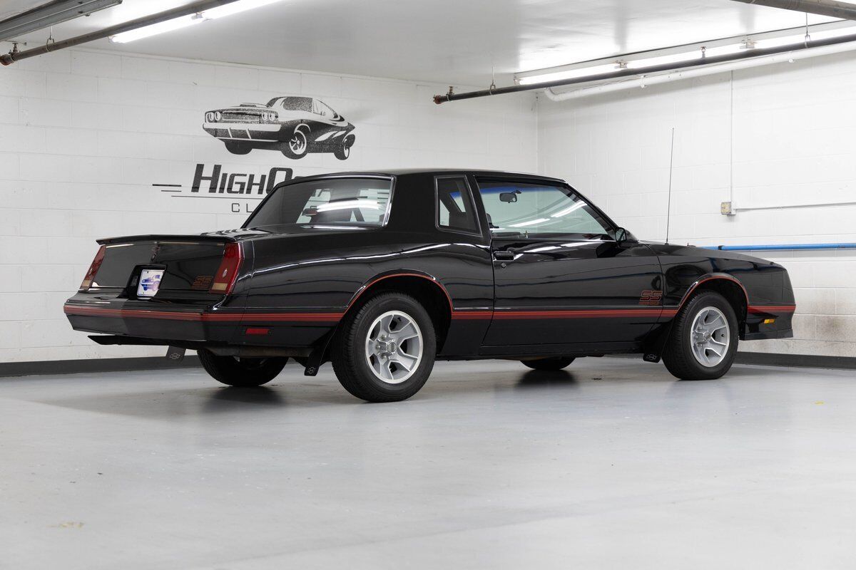 Chevrolet-Monte-Carlo-1988-32