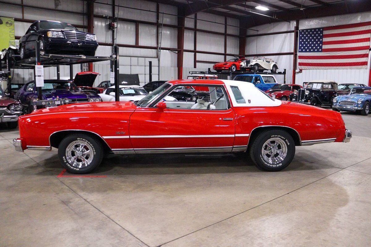 Chevrolet-Monte-Carlo-Coupe-1976-2