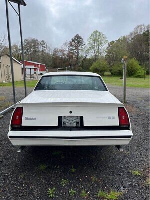 Chevrolet-Monte-Carlo-Coupe-1983-3