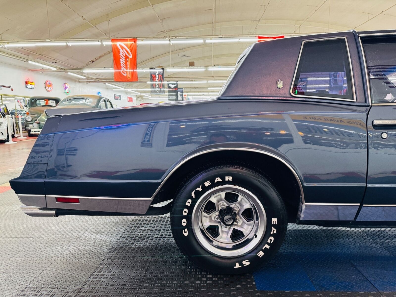 Chevrolet-Monte-Carlo-Coupe-1984-25