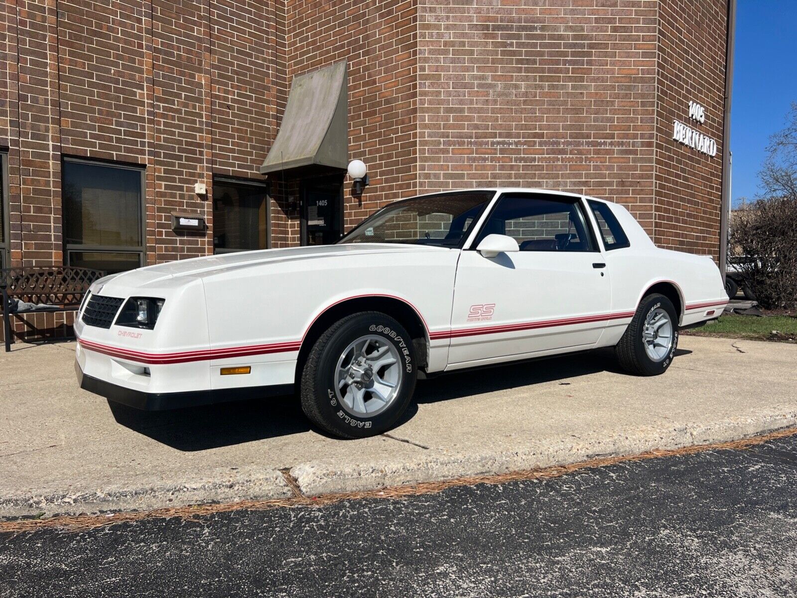 Chevrolet-Monte-Carlo-Coupe-1987-1