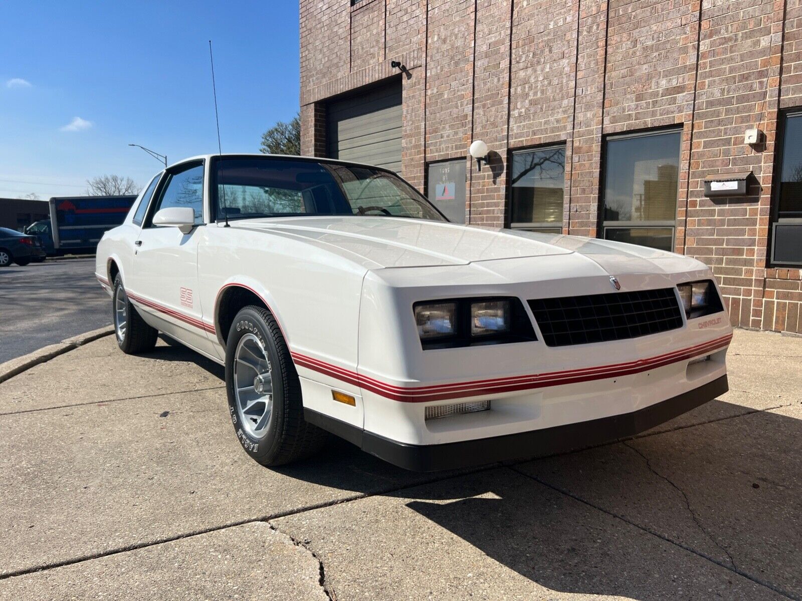 Chevrolet-Monte-Carlo-Coupe-1987-11