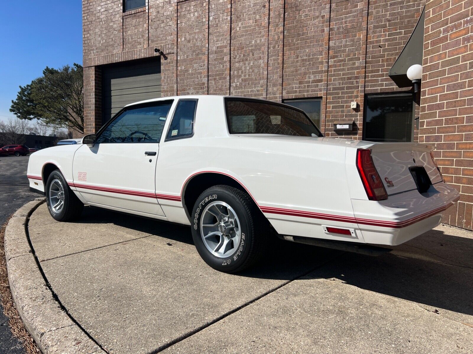 Chevrolet-Monte-Carlo-Coupe-1987-3