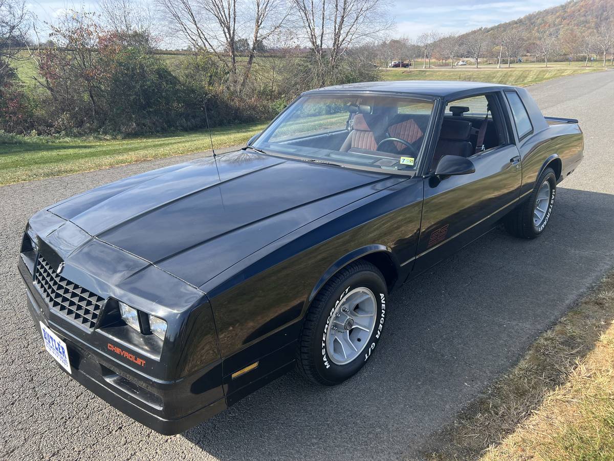 Chevrolet-Monte-carlo-1988-8