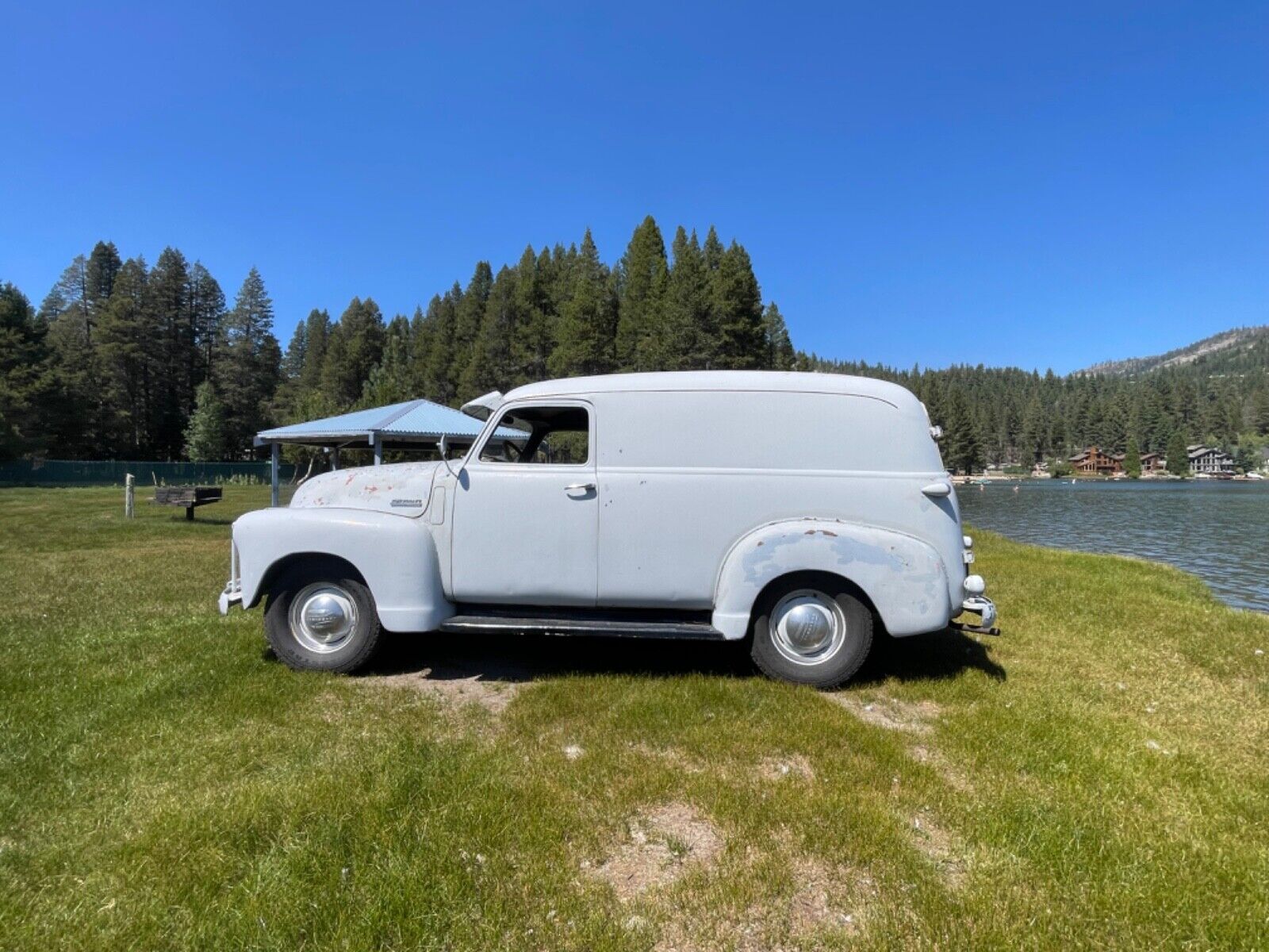 Chevrolet-Panel-SUV-1948-1