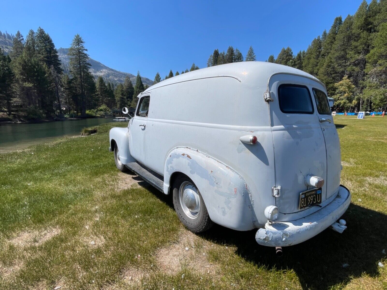 Chevrolet-Panel-SUV-1948-2