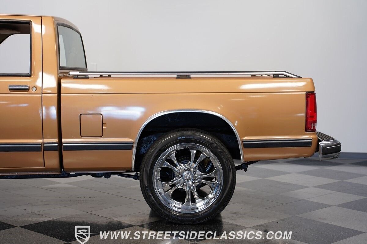 Chevrolet-S-10-Pickup-1984-24