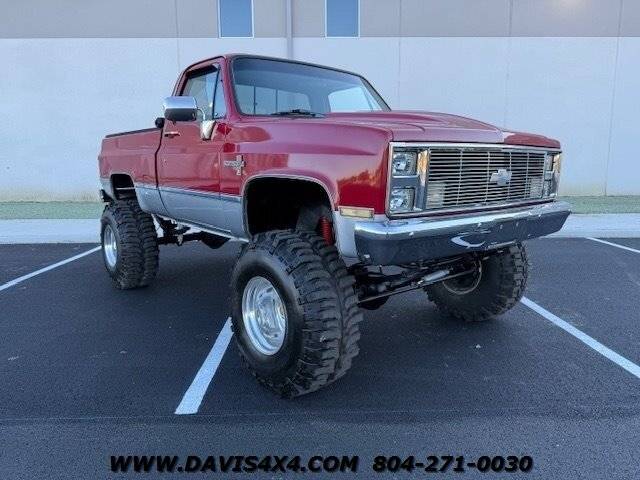 Chevrolet-Scottsdale-k10-squarebody-lifted-pick-up-1984