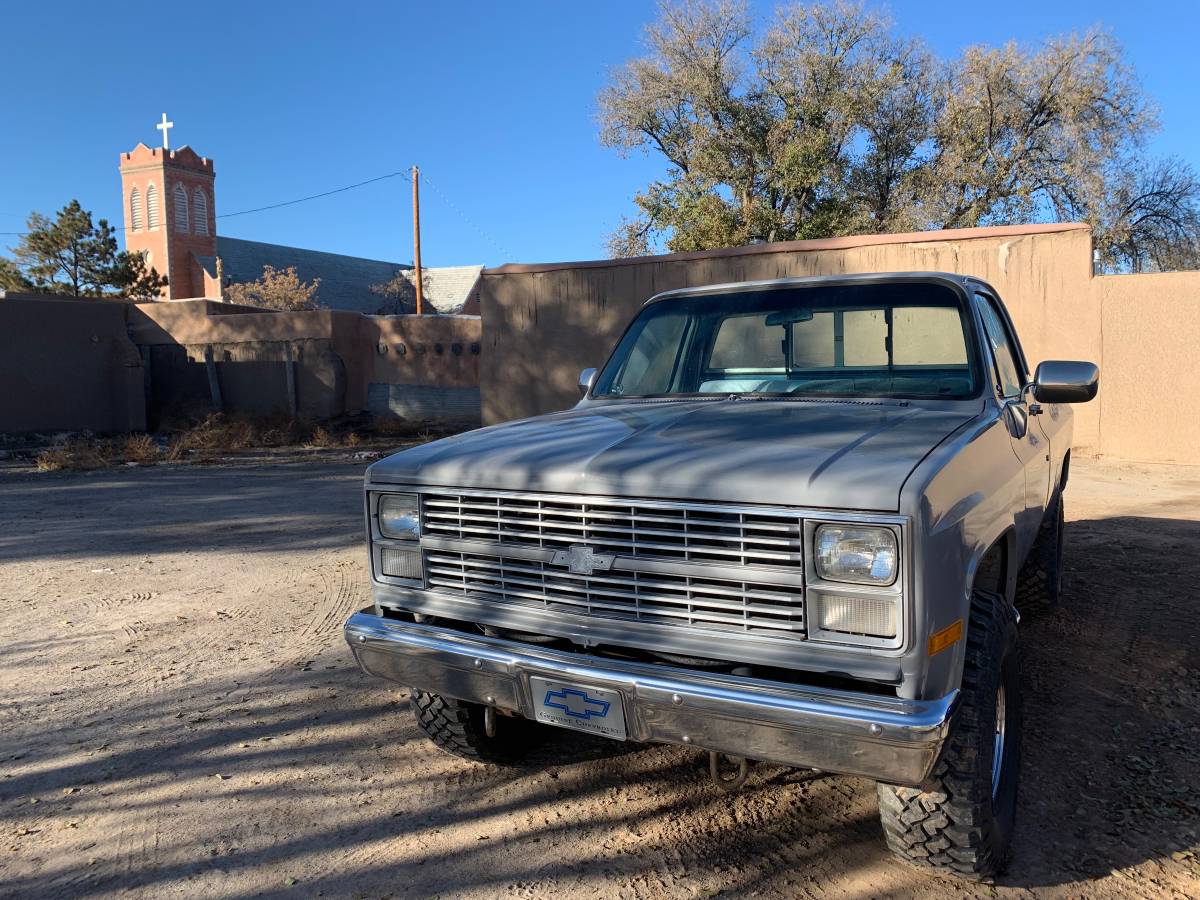 Chevrolet-Silverado-1500-4x4-1984-3