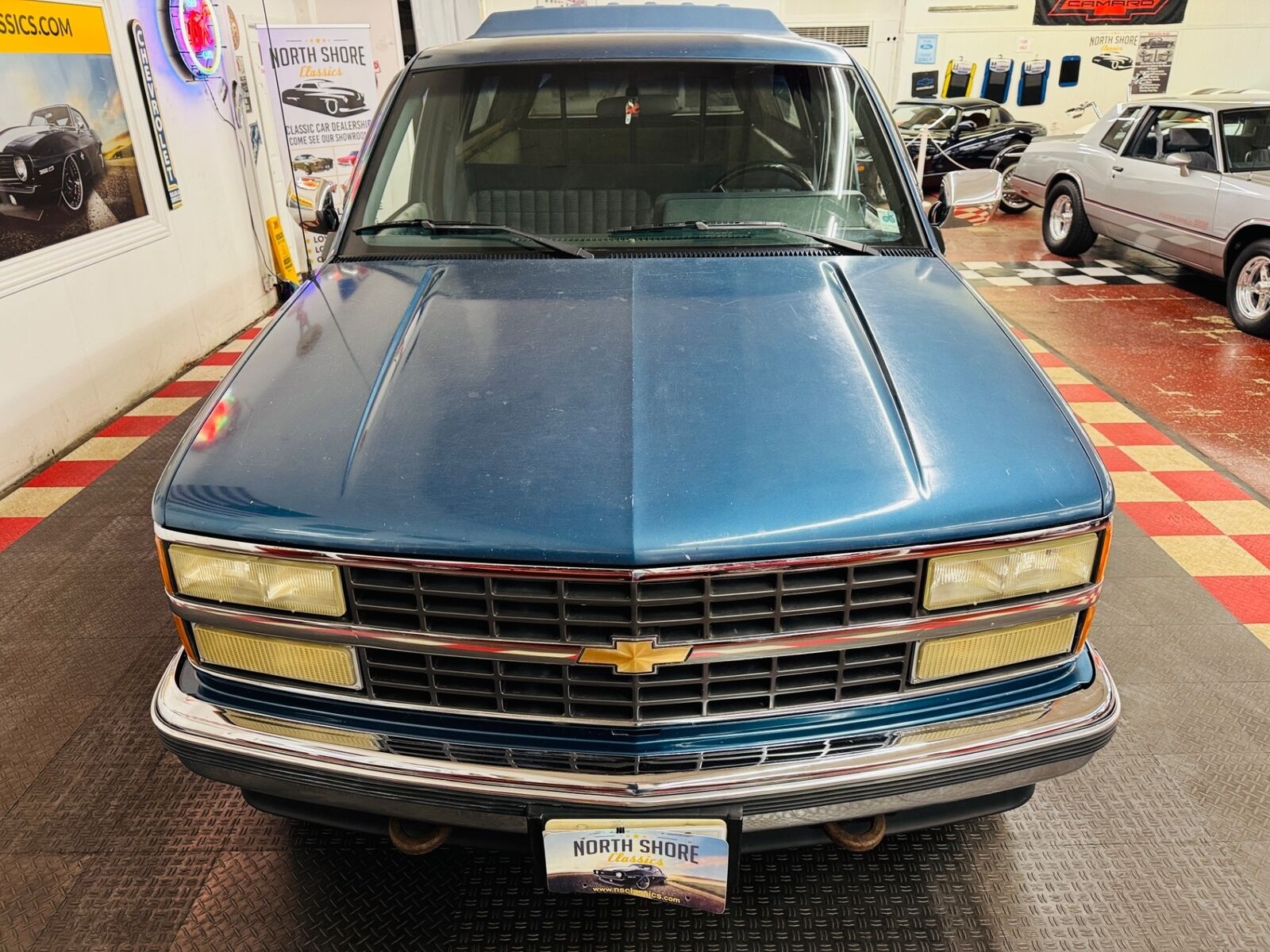 Chevrolet-Silverado-1500-Pickup-1990-4