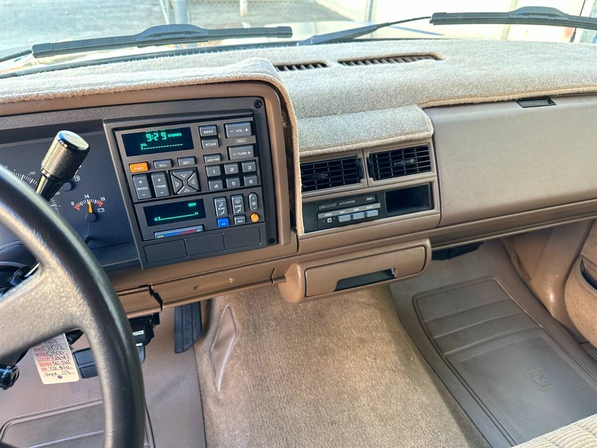 Chevrolet-Silverado-1500-extra-cab-short-bed-5.7l-v8-lowered-1994-12