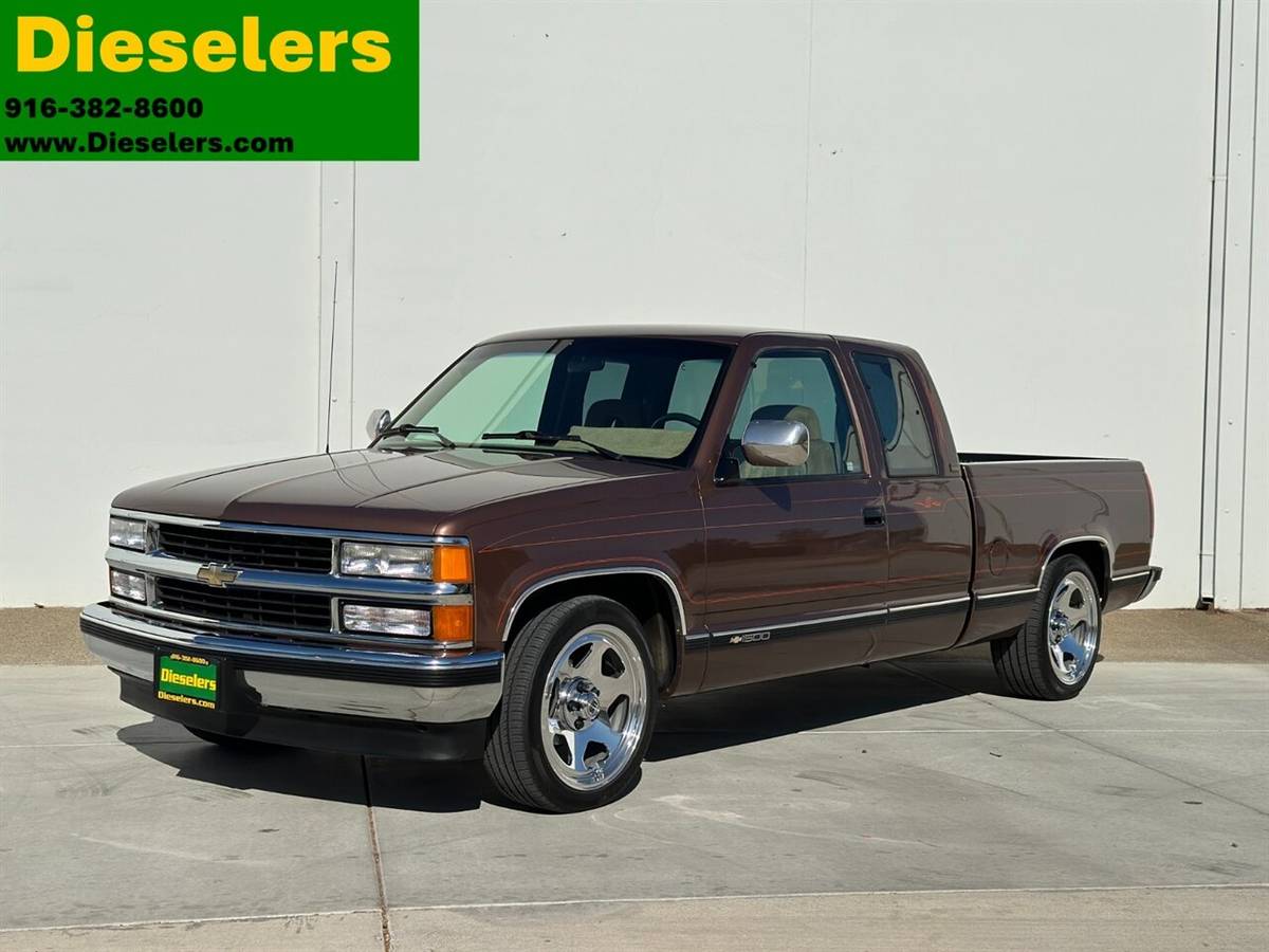 Chevrolet-Silverado-1500-extra-cab-short-bed-5.7l-v8-lowered-1994