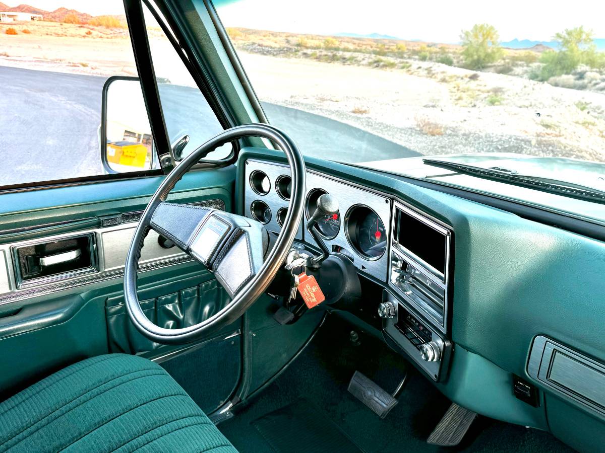 Chevrolet-Silverado-1978-10