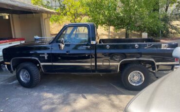 Chevrolet-Silverado-k10-diesel-1985-1