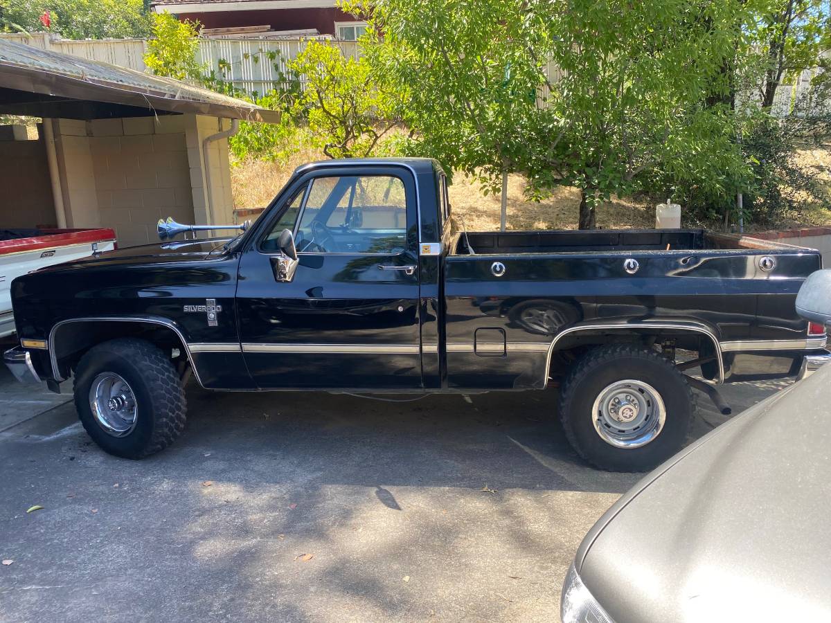 Chevrolet-Silverado-k10-diesel-1985-1