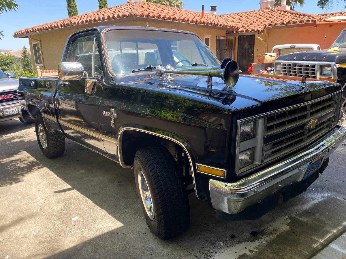 Chevrolet-Silverado-k10-diesel-1985-4