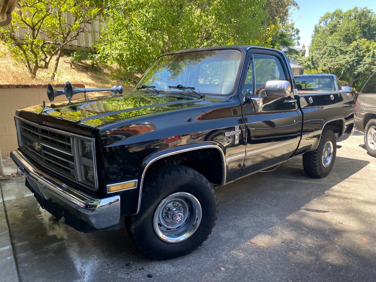 Chevrolet-Silverado-k10-diesel-1985