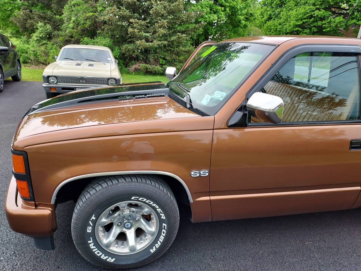 Chevrolet-Silverado-short-cab-1989-12