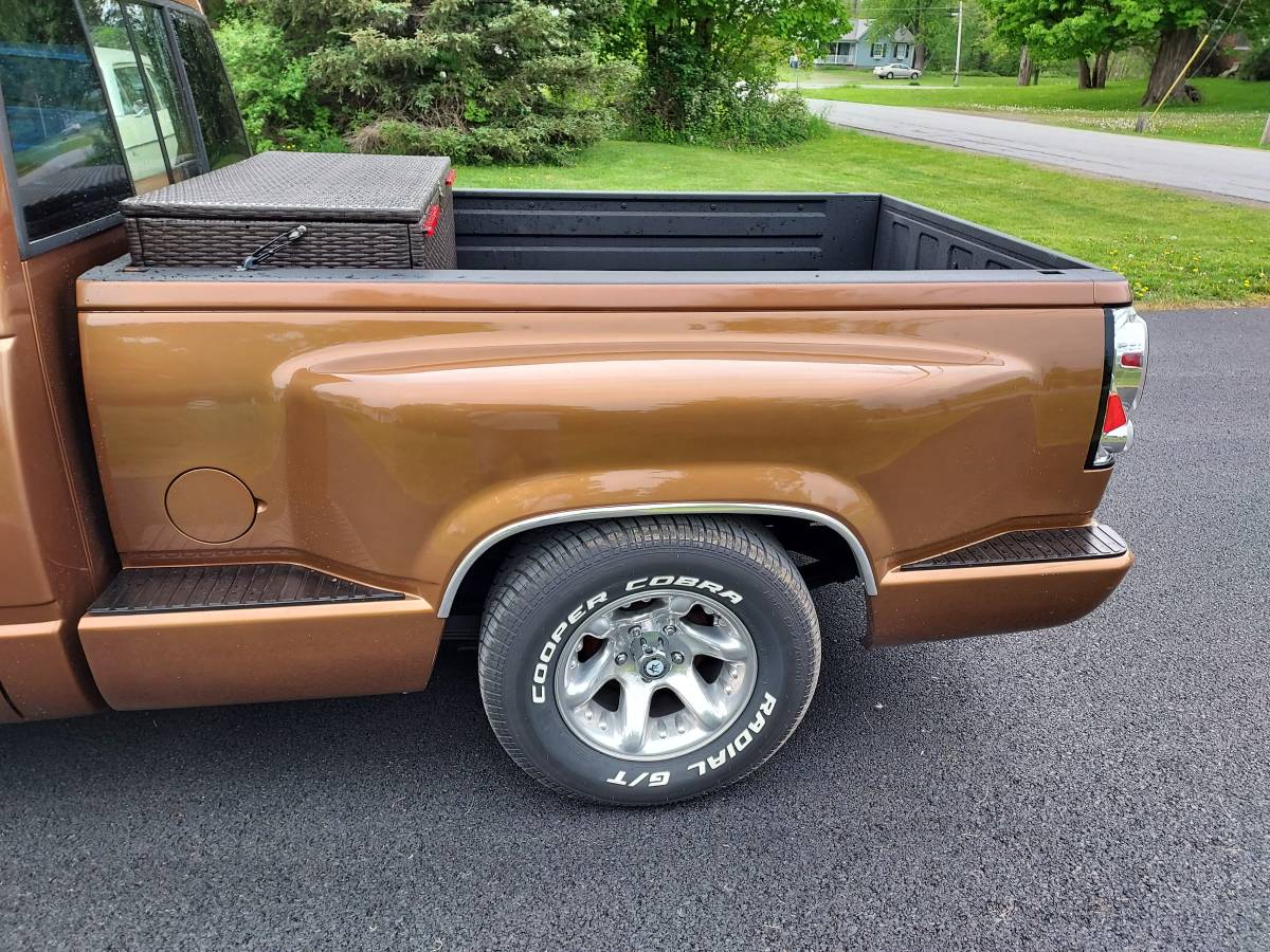 Chevrolet-Silverado-short-cab-1989-3