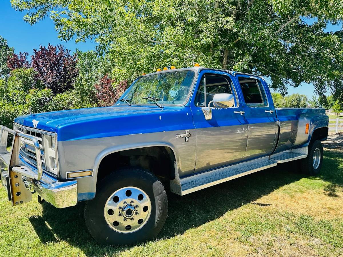 Chevrolet-Silverado-v30-1988