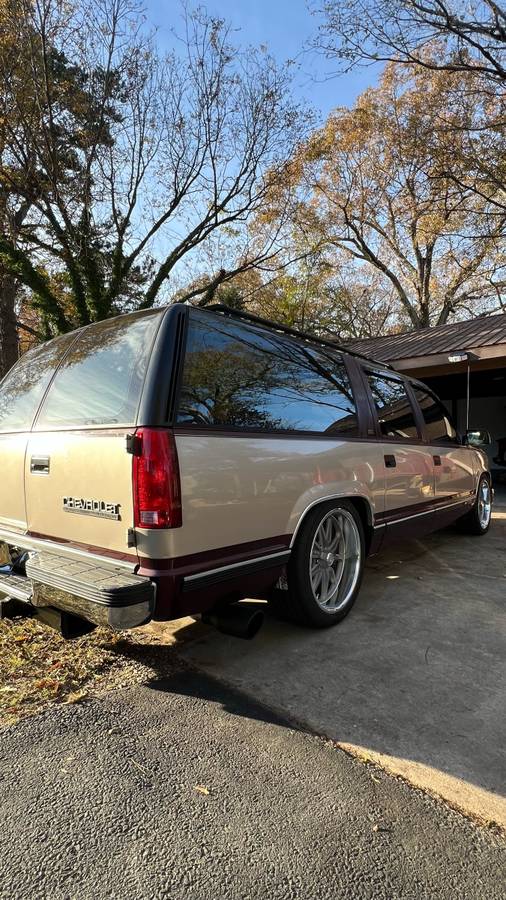 Chevrolet-Suburban-1500-1992