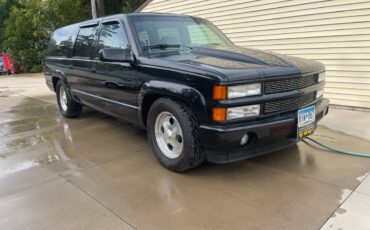 Chevrolet-Suburban-1500-1993