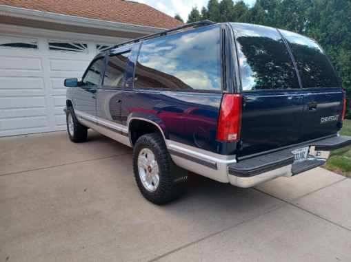 Chevrolet-Suburban-1500-1993