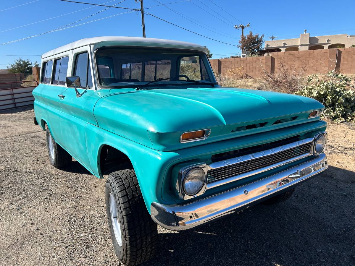 Chevrolet-Suburban-1966-1