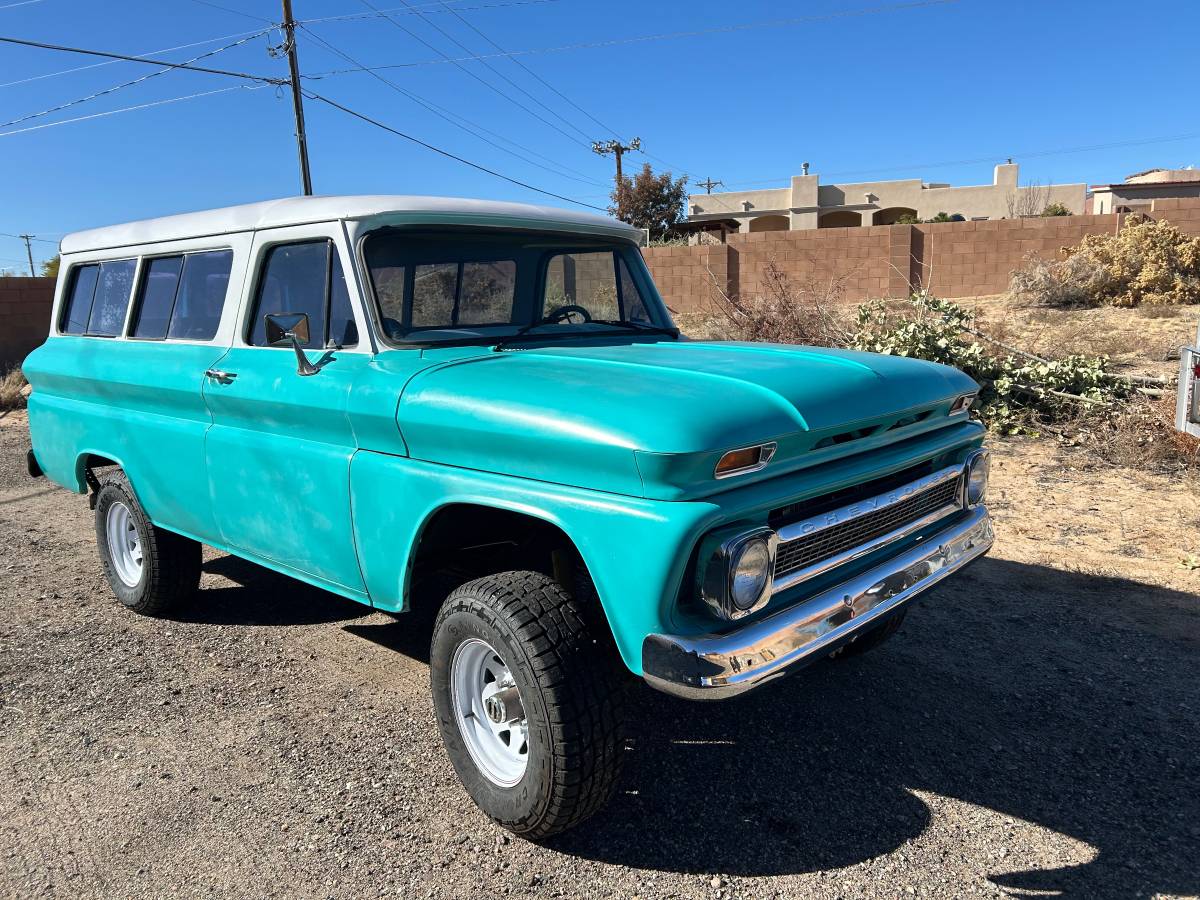 Chevrolet-Suburban-1966-5