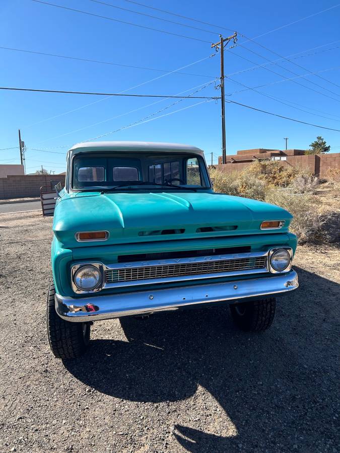 Chevrolet-Suburban-1966