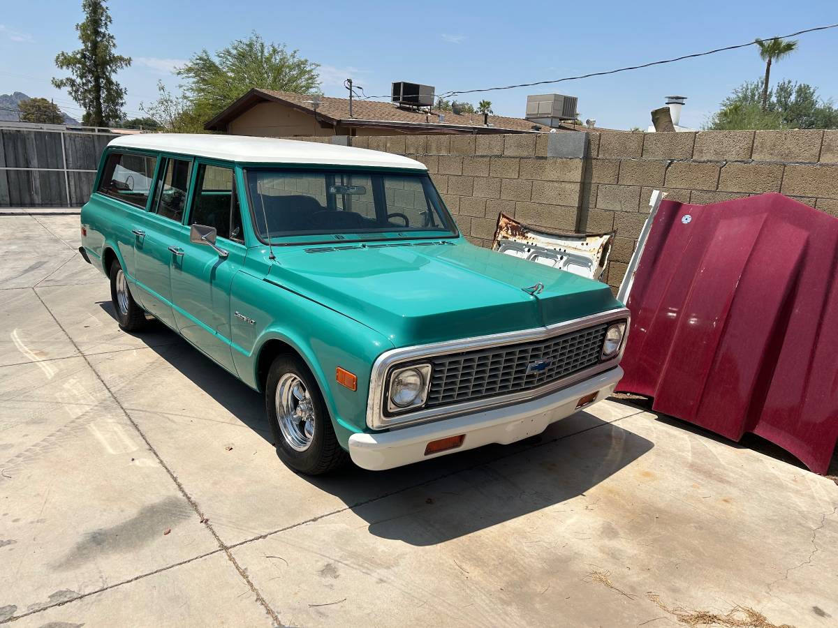 Chevrolet-Suburban-1971-2