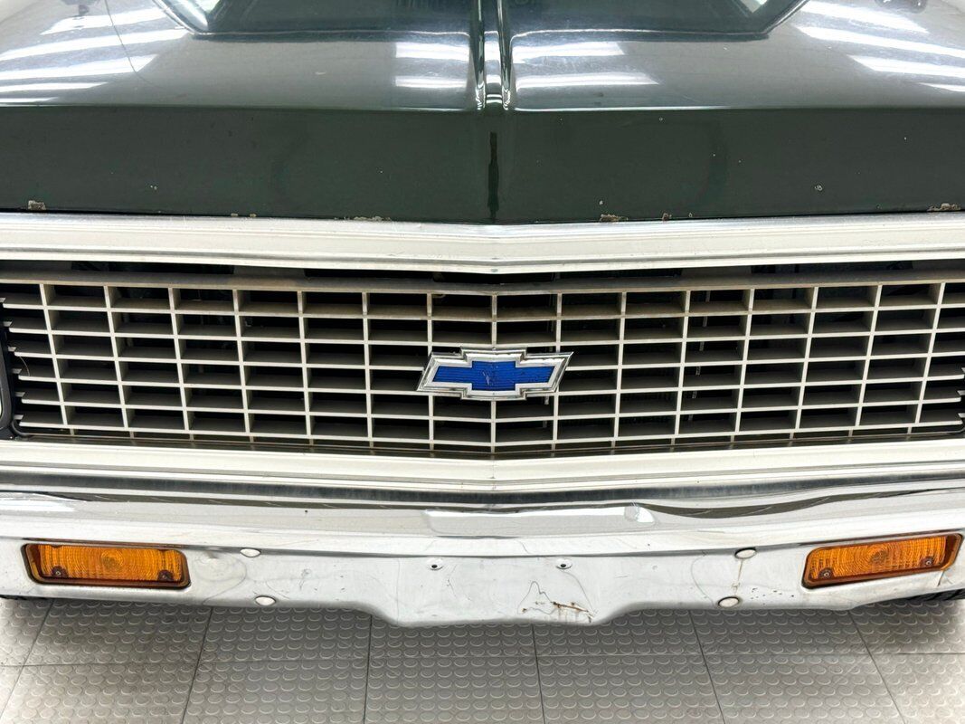 Chevrolet-Suburban-1972-8