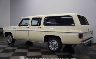 Chevrolet-Suburban-1973-11