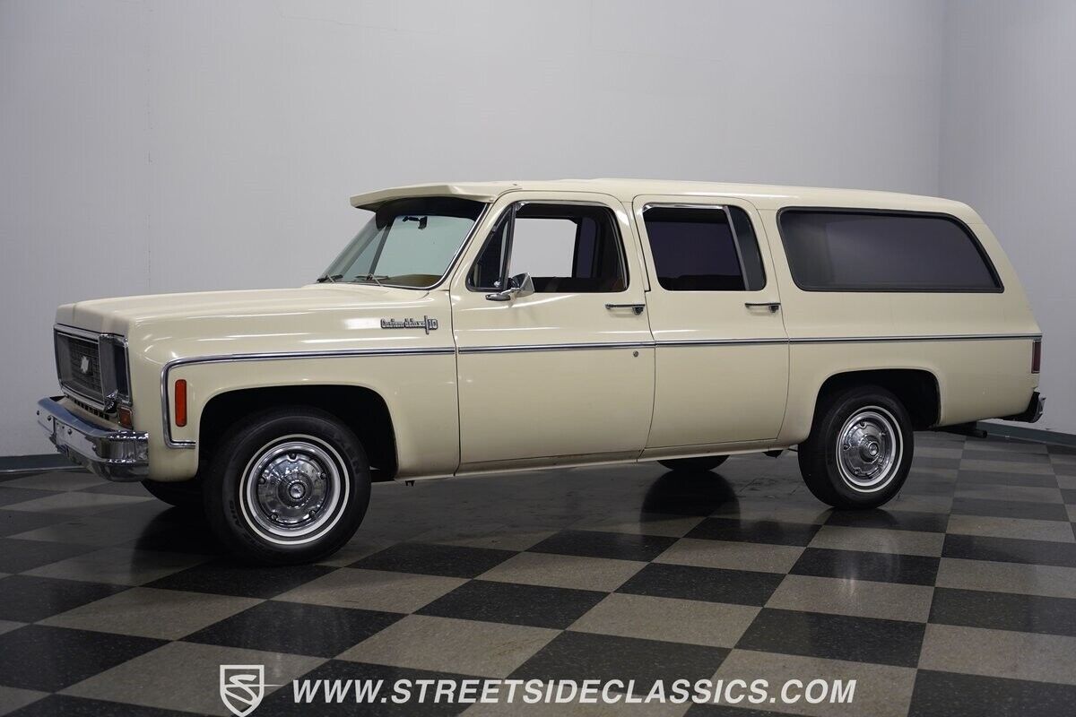 Chevrolet-Suburban-1973-8