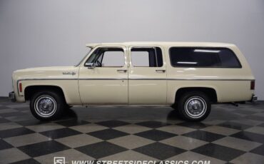 Chevrolet-Suburban-1973-9