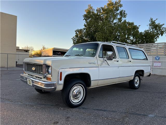 Chevrolet-Suburban-1974-1