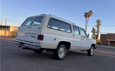 Chevrolet-Suburban-1974-10