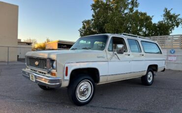 Chevrolet-Suburban-1974