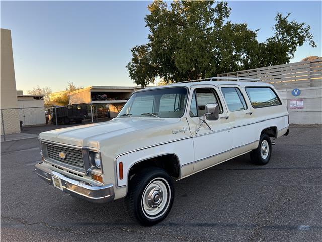 Chevrolet-Suburban-1974-2